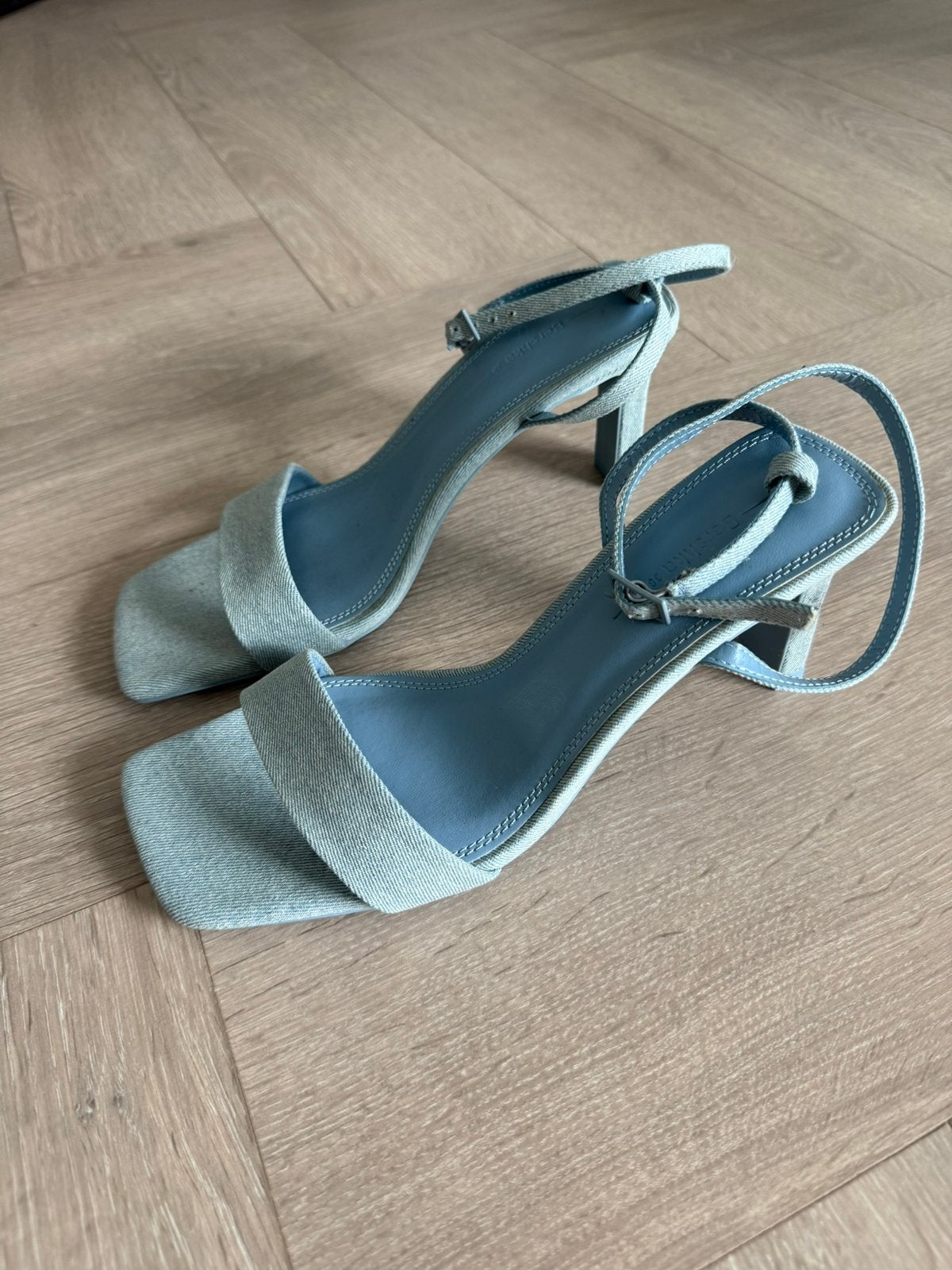 Denim hakken van de Bershka | pumps | sandalen, Blauw, Zo goed als nieuw, Sandalen of Muiltjes, Ophalen of Verzenden