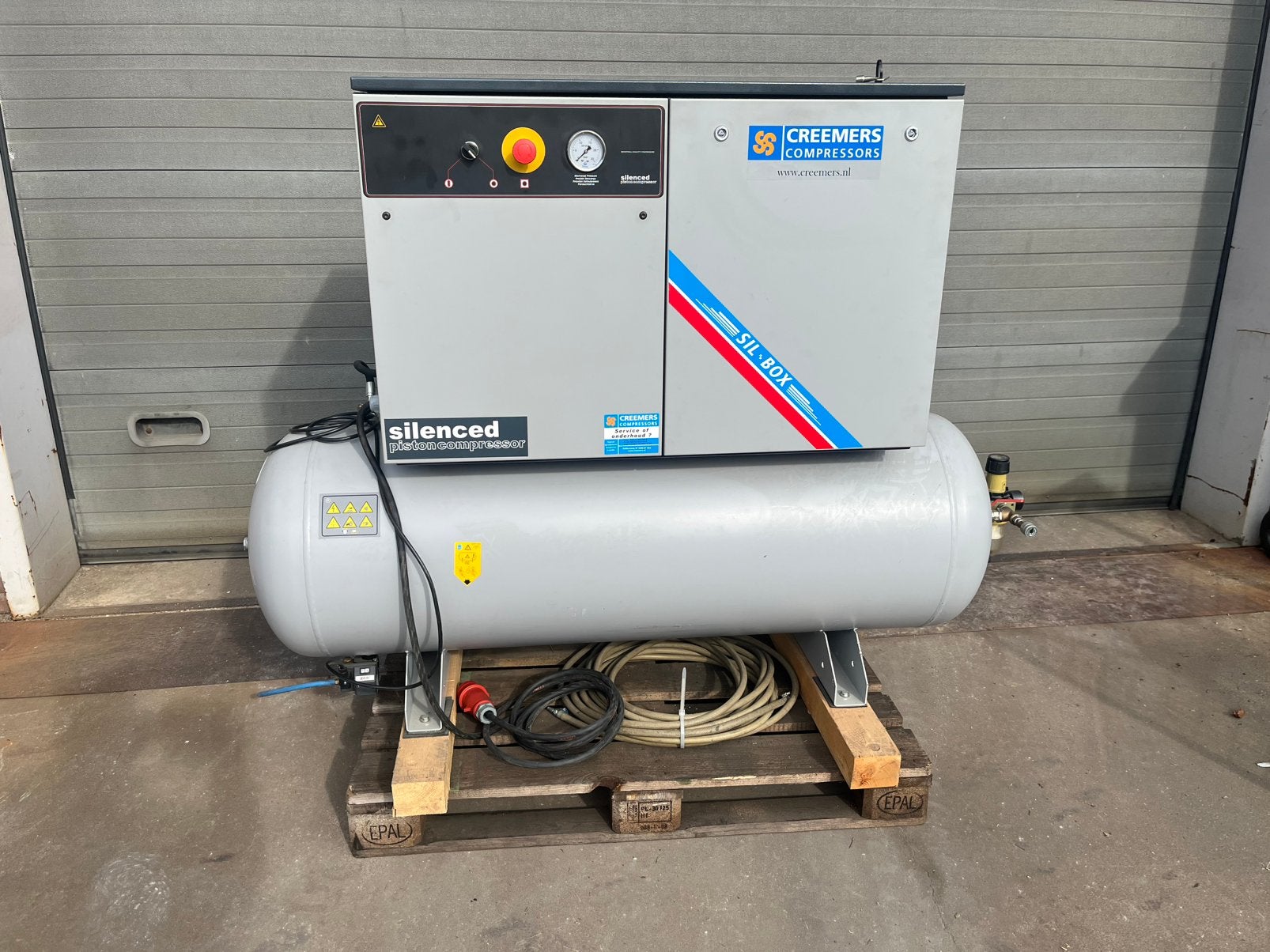Creemers Zuigercompressor | SGC 550/300 | 270 liter | 3 kW |, Zo goed als nieuw, Geluidgedempt, 10 bar of meer, 100 liter of meer