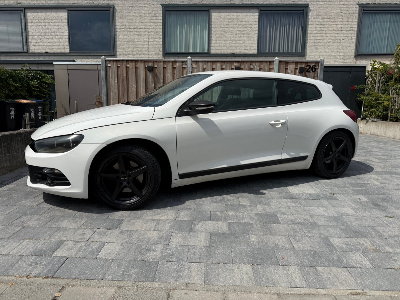 Volkswagen Scirocco 2.0 DSG |Airco| Nieuwe apk| navi| PDC, Euro 5, Stof, Zwart, 4 cilinders