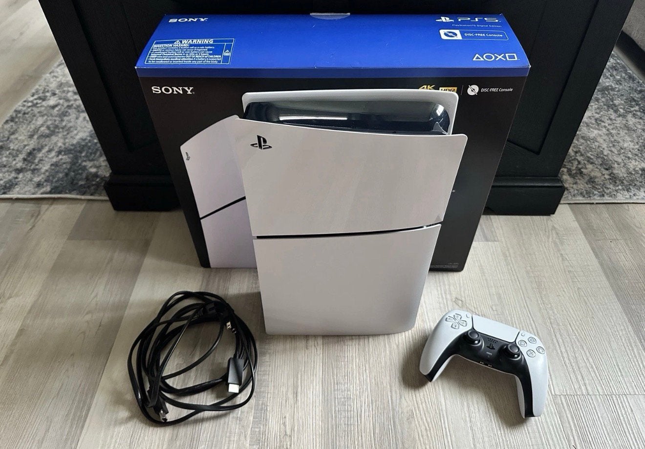 PS5 Slim Digital Edition + 2 controllers | nog geen jaar oud, Spelcomputers en Games, Ophalen of Verzenden, Zo goed als nieuw