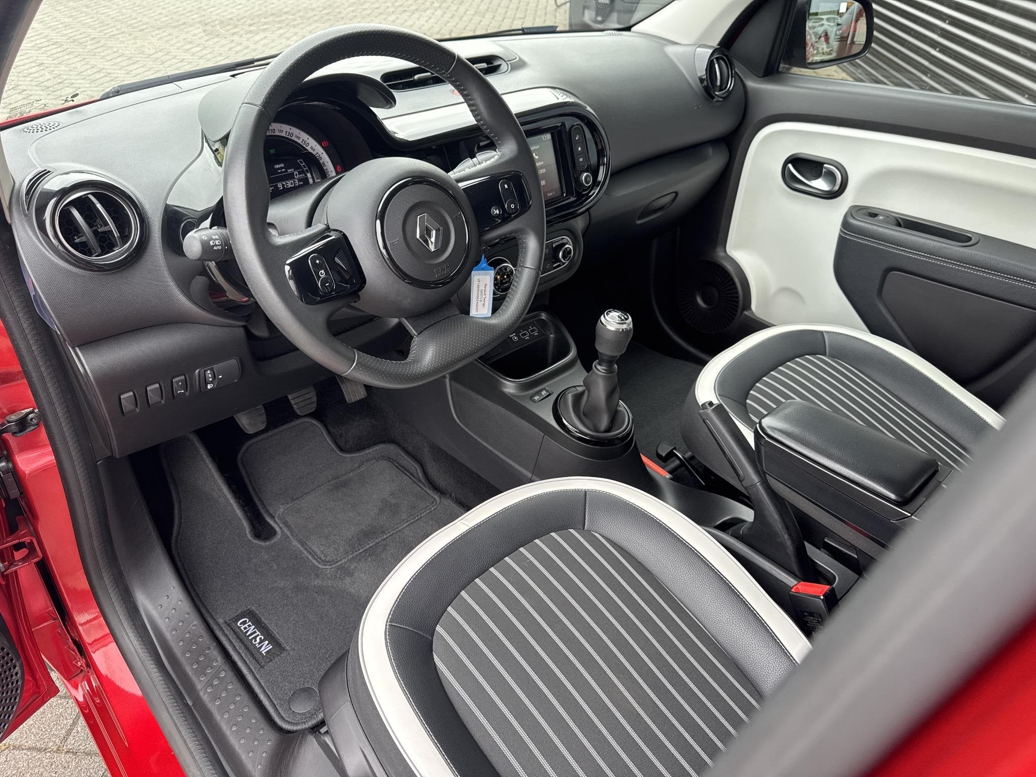 Renault Twingo 1.0 SCe Intens Climate Control, Cruise Contro, Auto's, Keurmerk '100% Onderhouden', Dealer onderhouden, Gebruikt