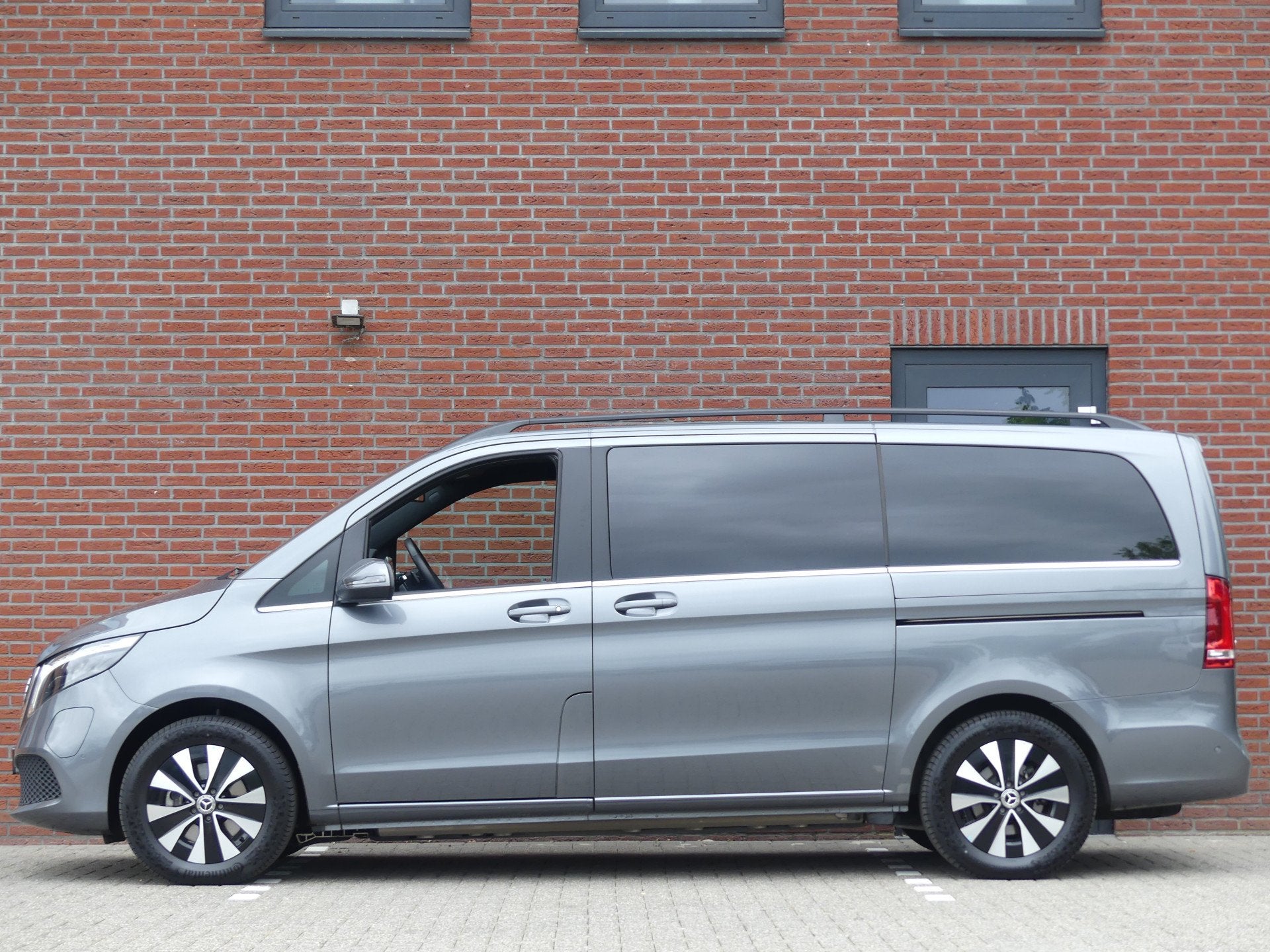 Mercedes-Benz Eqv