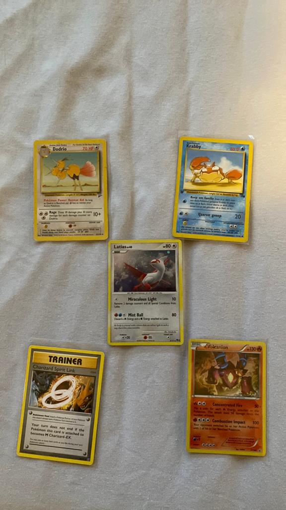 Oude pokemon kaarten als er intresse is stuur een berichtje, Ophalen of Verzenden, Zo goed als nieuw, Meerdere kaarten