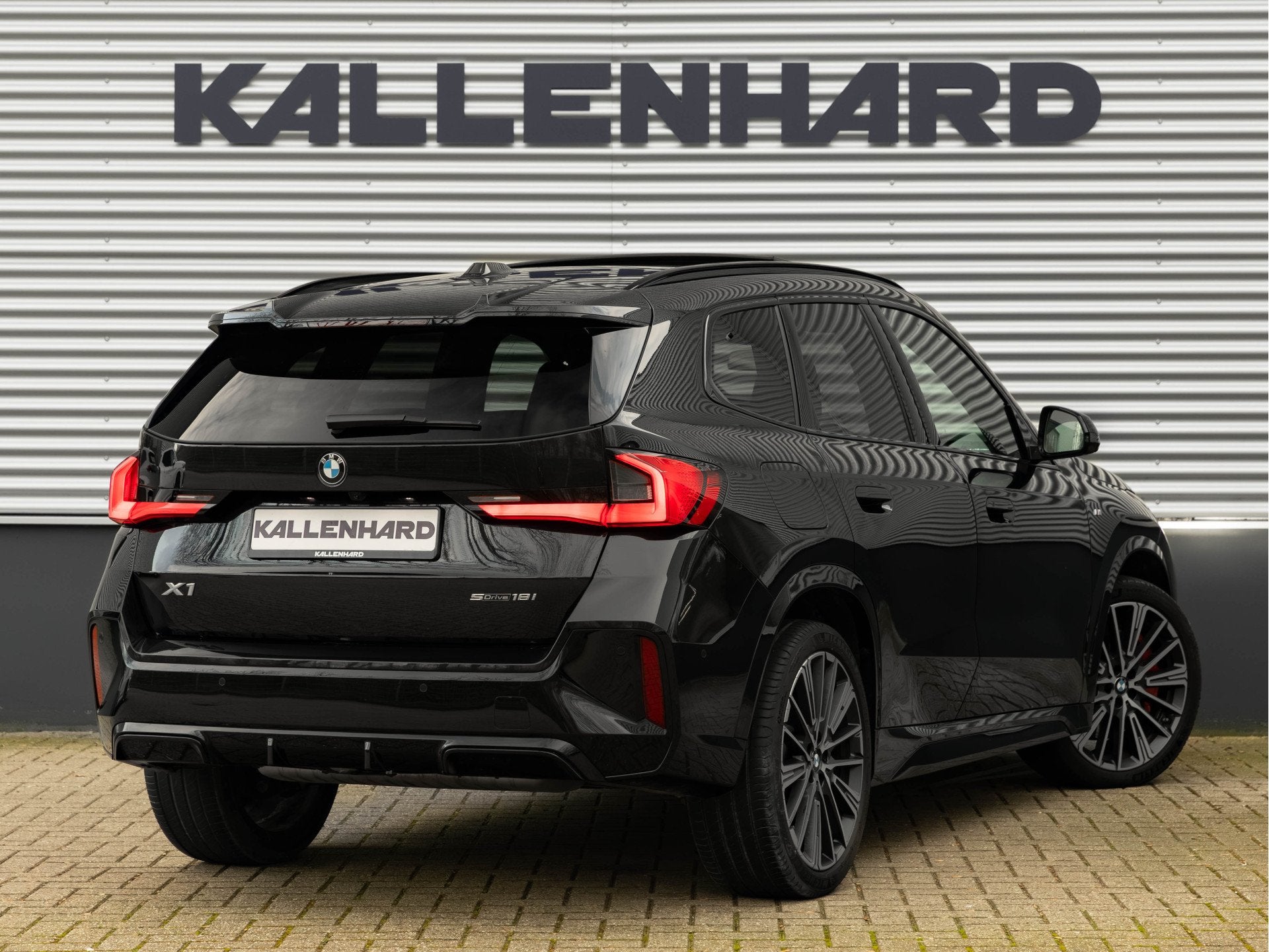 BMW X1 sDrive18i M-Sport Pro - 20 inch - Pano - Memory - Tre, Auto's, 12 maanden, 136 pk, Euro 6, Zwart