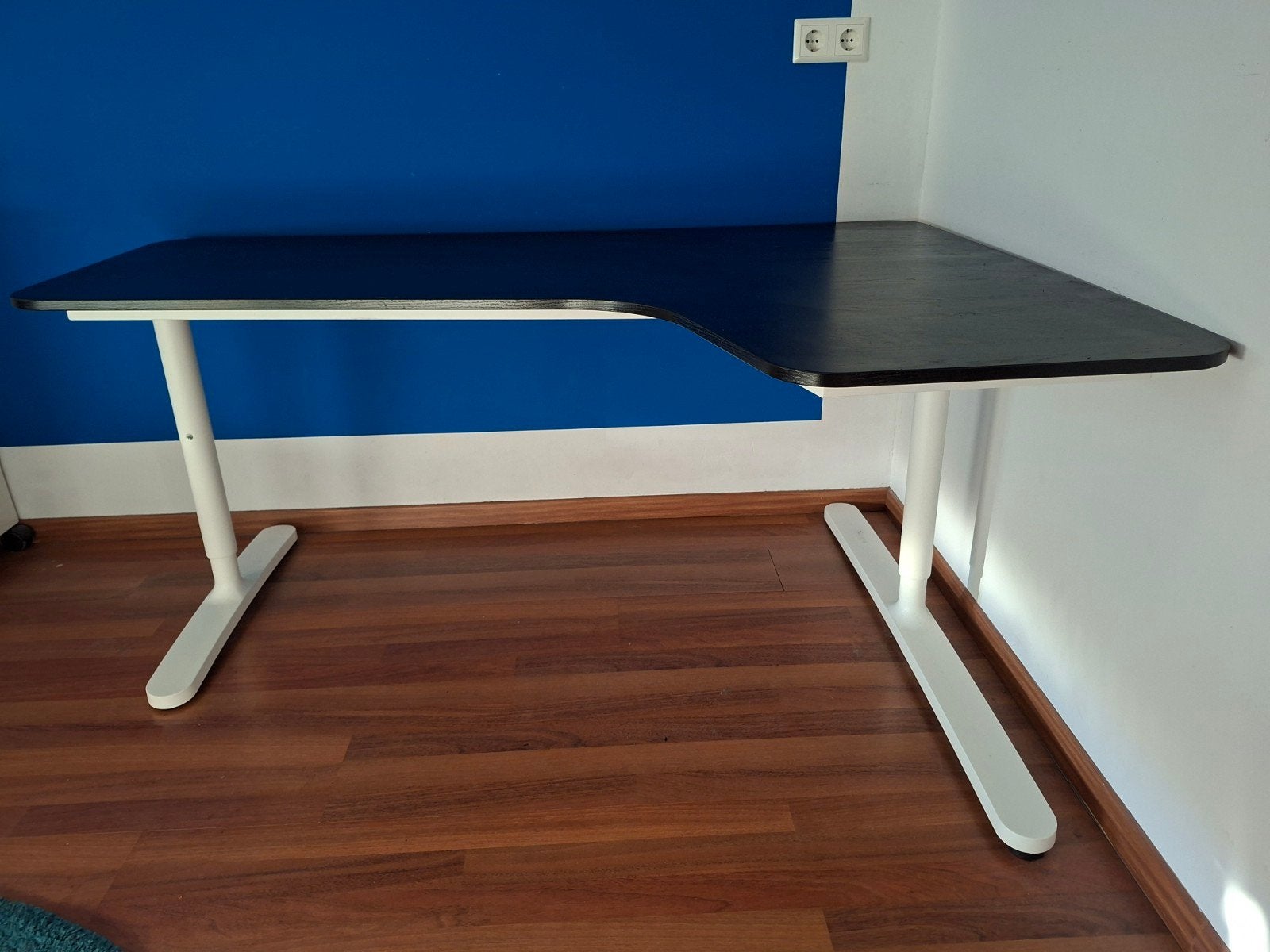 IKEA Hoekbureau - Zwart/Wit, Modern Design, Huis en Inrichting, Bureaus, Ophalen, Zwart, Gebruikt, Spaanplaat of MDF