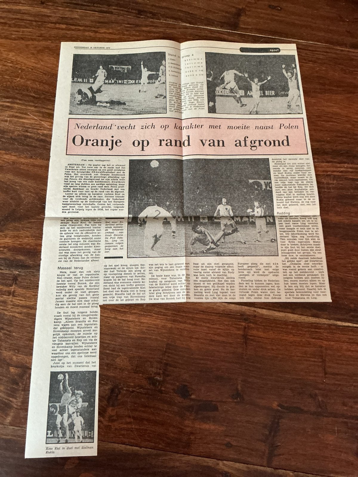 Voetbal krantenartikel Nederland Polen kwalificatie EK, Verzamelen, Tijdschriften, Kranten en Knipsels, Ophalen of Verzenden, 1980 tot heden