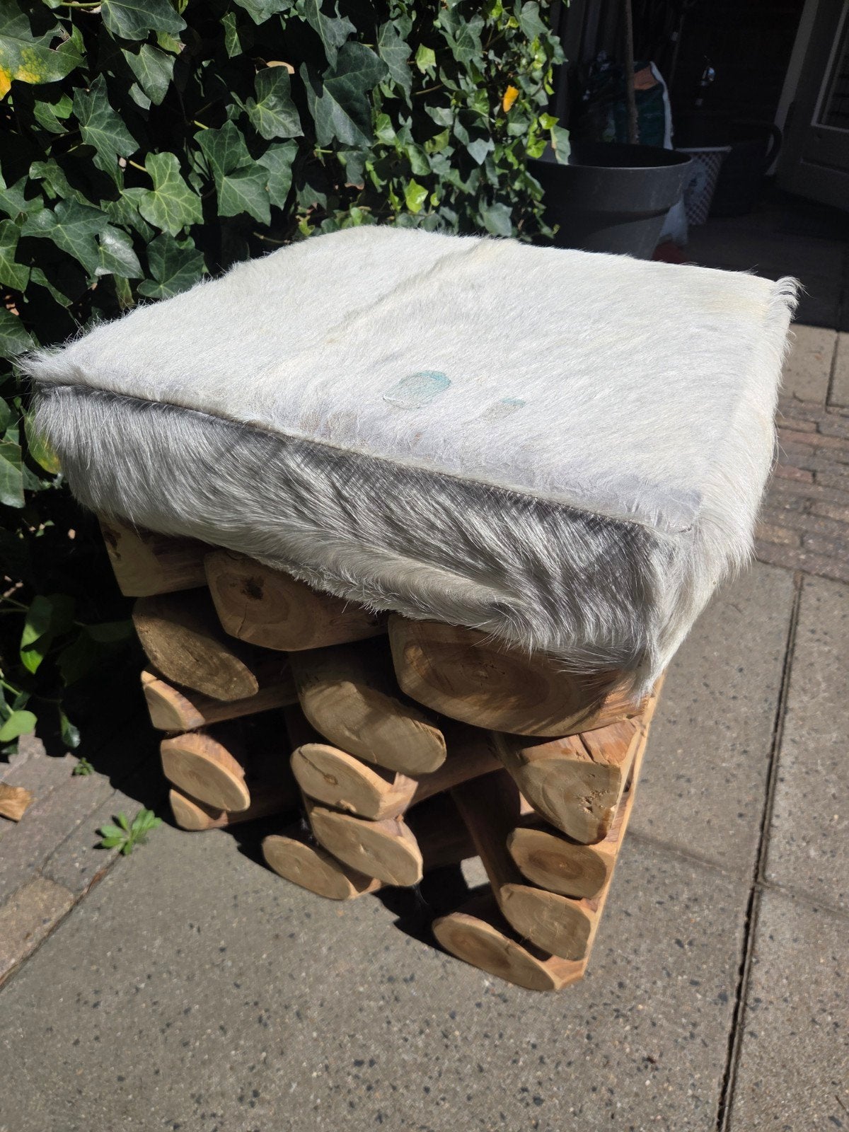 Krukje met geitenvel en houten onderstel, Ophalen of Verzenden, Gebruikt, Hout