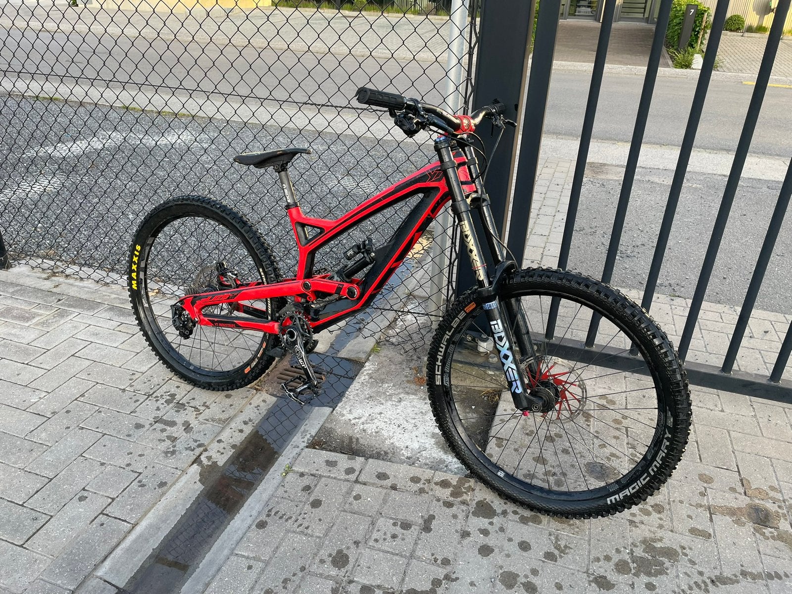 YT tues CF pro downhill mtb carbon, Fully, Ophalen, Zo goed als nieuw, Overige merken