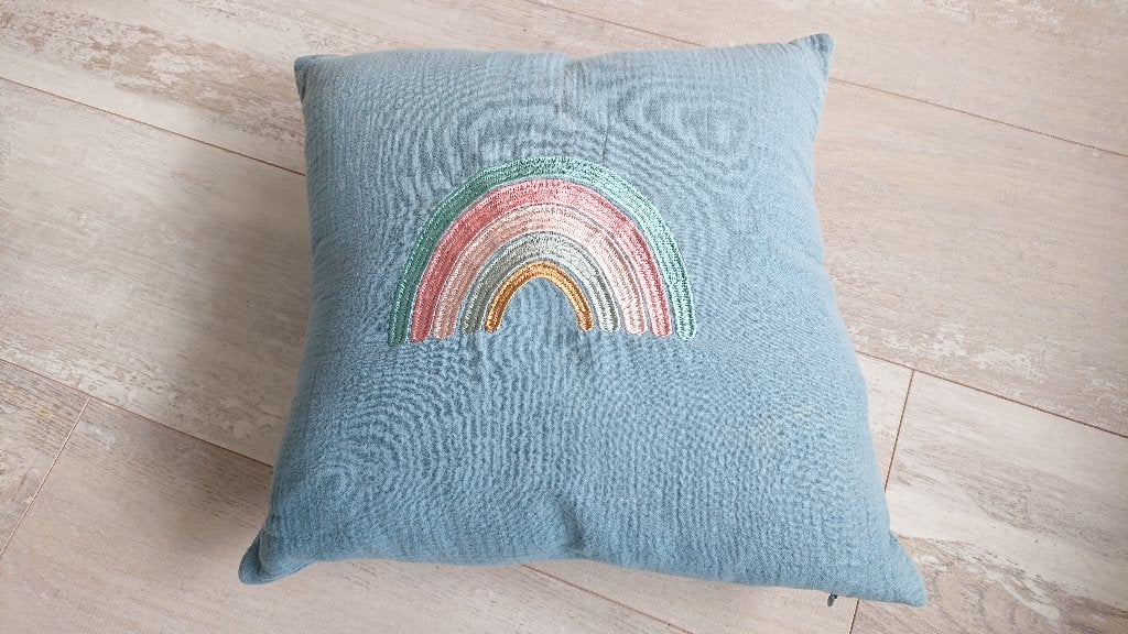 Regenboog kussensloopje (34x34) en regenboog kussen, Blauw, Ophalen of Verzenden, Nieuw, Kleed of Kussen
