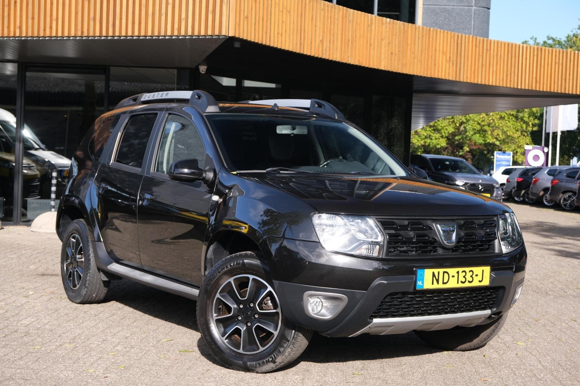 Dacia Duster 1.2 TCe 4x2 Blackshadow|Rijklaar!|Camera|Trekha, Auto's, Voorwielaandrijving, Dealer onderhouden, 125 pk, Gebruikt