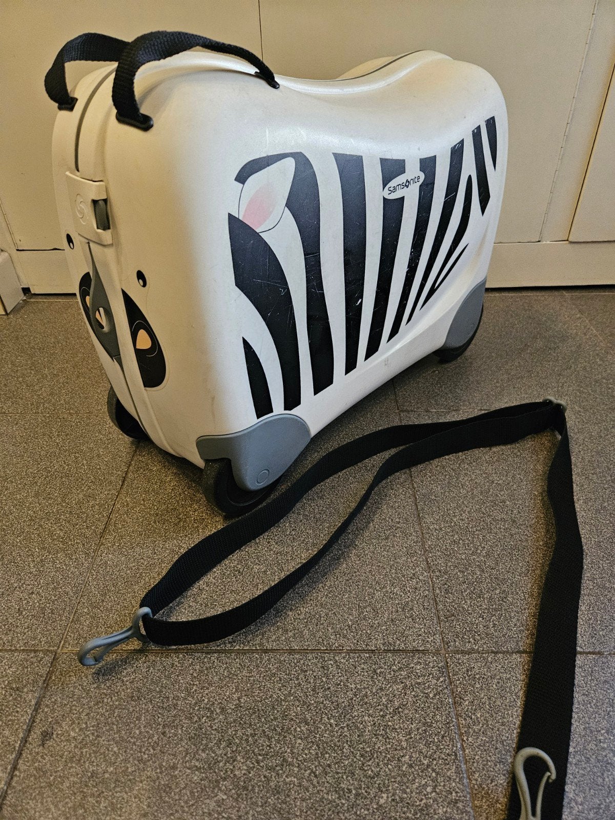 Samsonite kinderkoffer Zebra - Goed gebruikt, Wieltjes, 30 cm of meer, Gebruikt, Samsonite