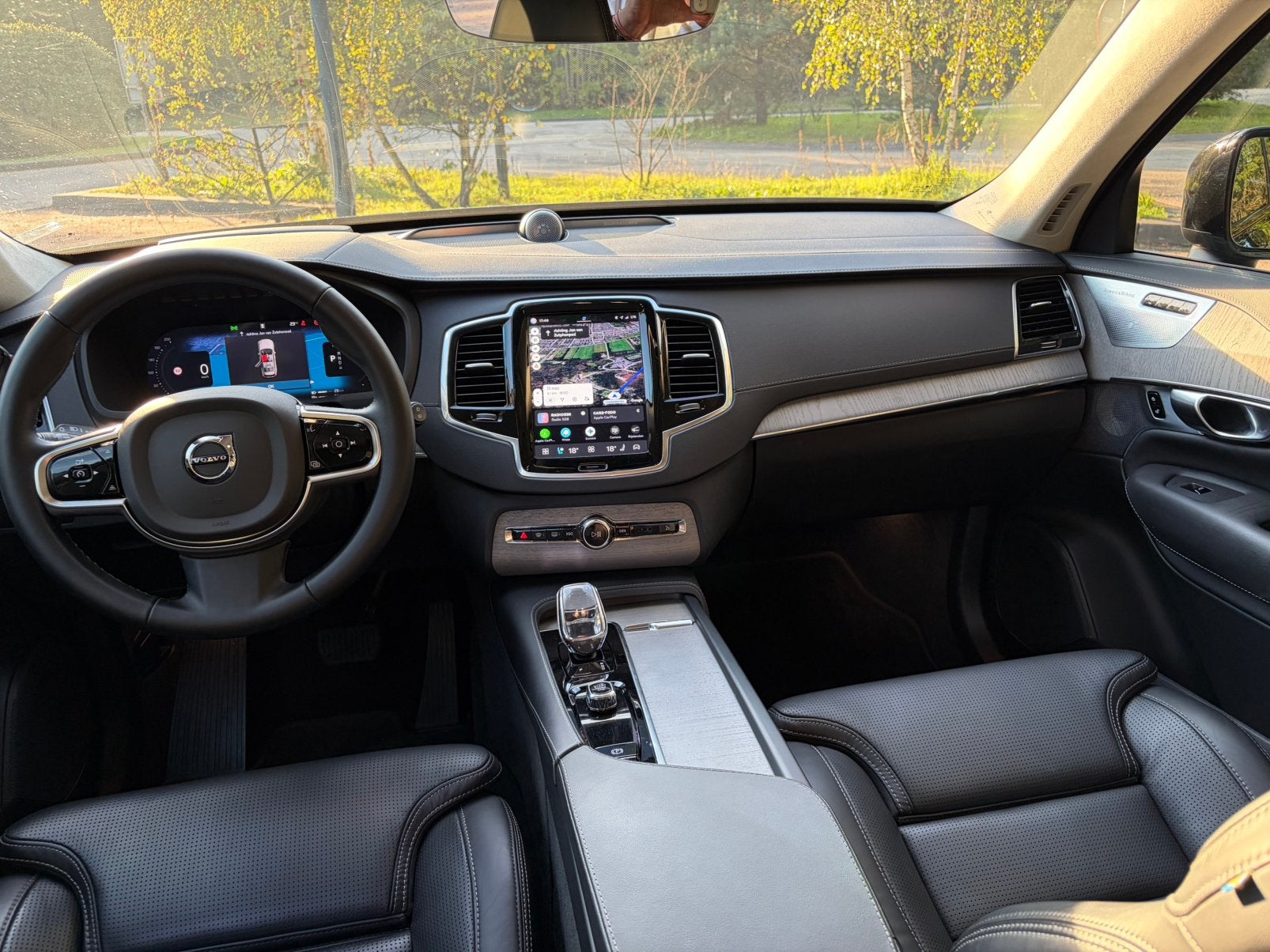 Volvo XC90 T8 Twin Engine AWD Plug-in Hybrid 455pk 7P 2024, 4 cilinders, 1969 cc, 7 stoelen, Zwart