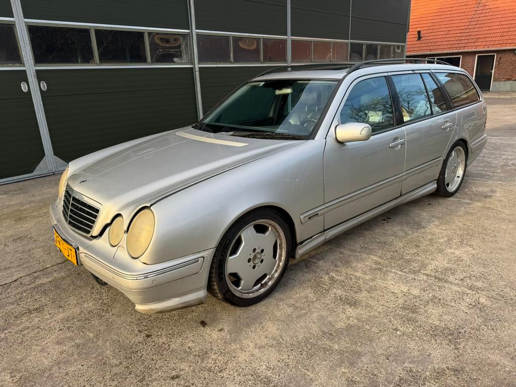 Mercedes-Benz E-Klasse 5.4 E55 AMG Combi AUT 2001 Grijs, Automaat, Achterwielaandrijving, Bi-Xenon koplampen, Leder