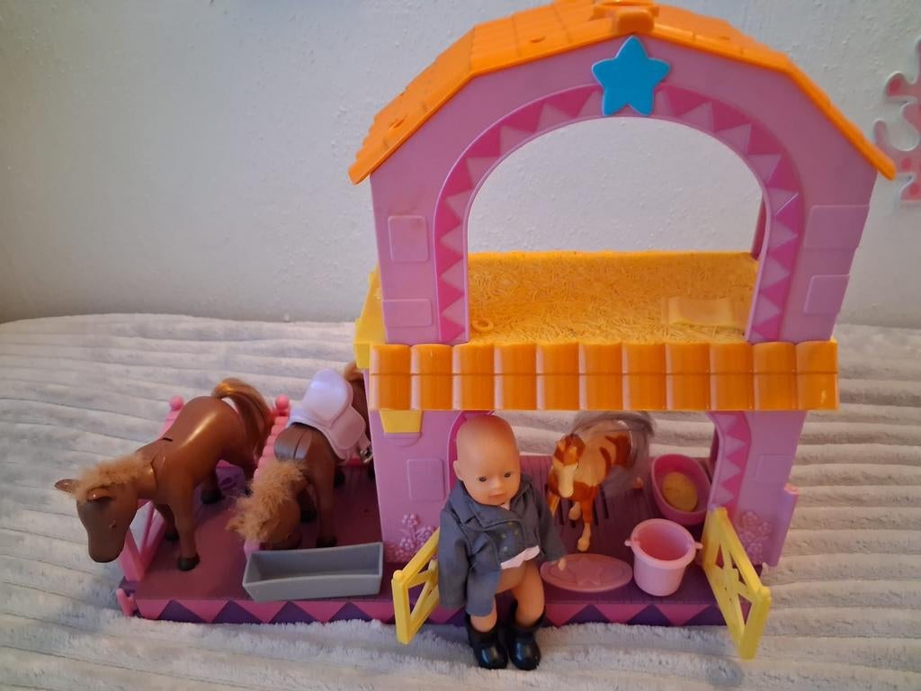 Schattige speelset met stal, poppetje en paarden, Ophalen, Gebruikt, Jongen of Meisje