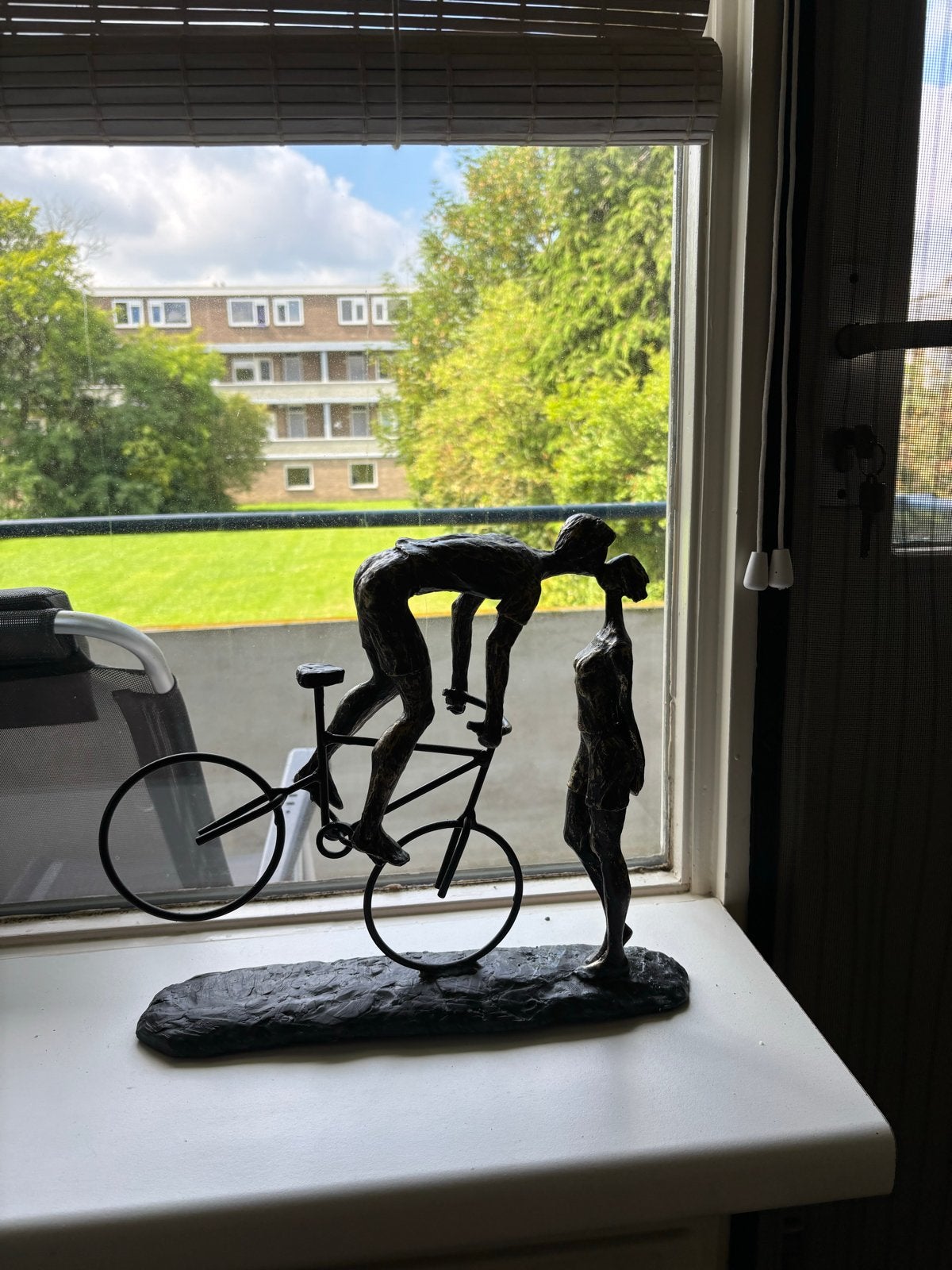 Abstract Romantisch Sculptuur beeld 'Kiss Me' fiets, Ophalen of Verzenden, Gepatineerd, 20 - 50 cm, Beeld
