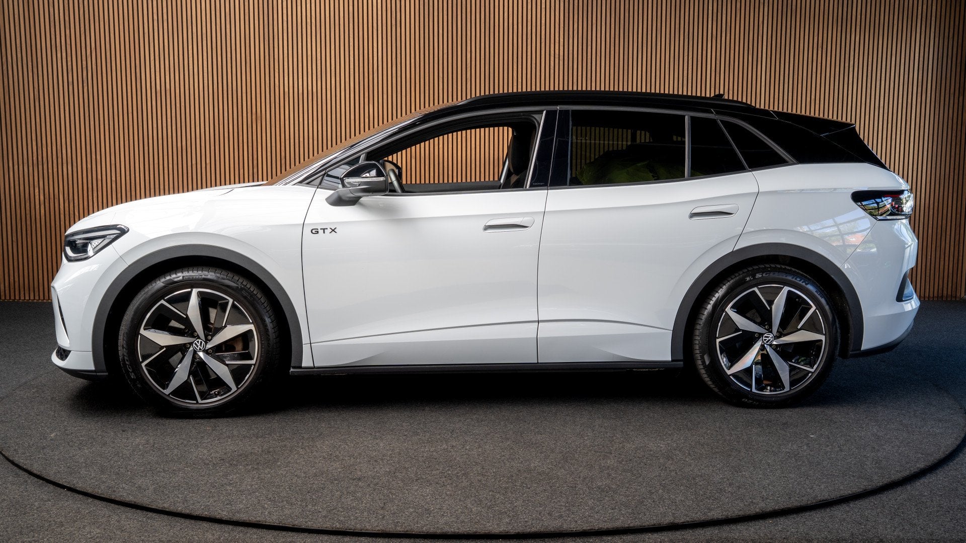Volkswagen ID.4 GTX 4Motion 77 kWh Head up Panorama trekhaak, Automaat, Dealer onderhouden, Gebruikt, Zwart