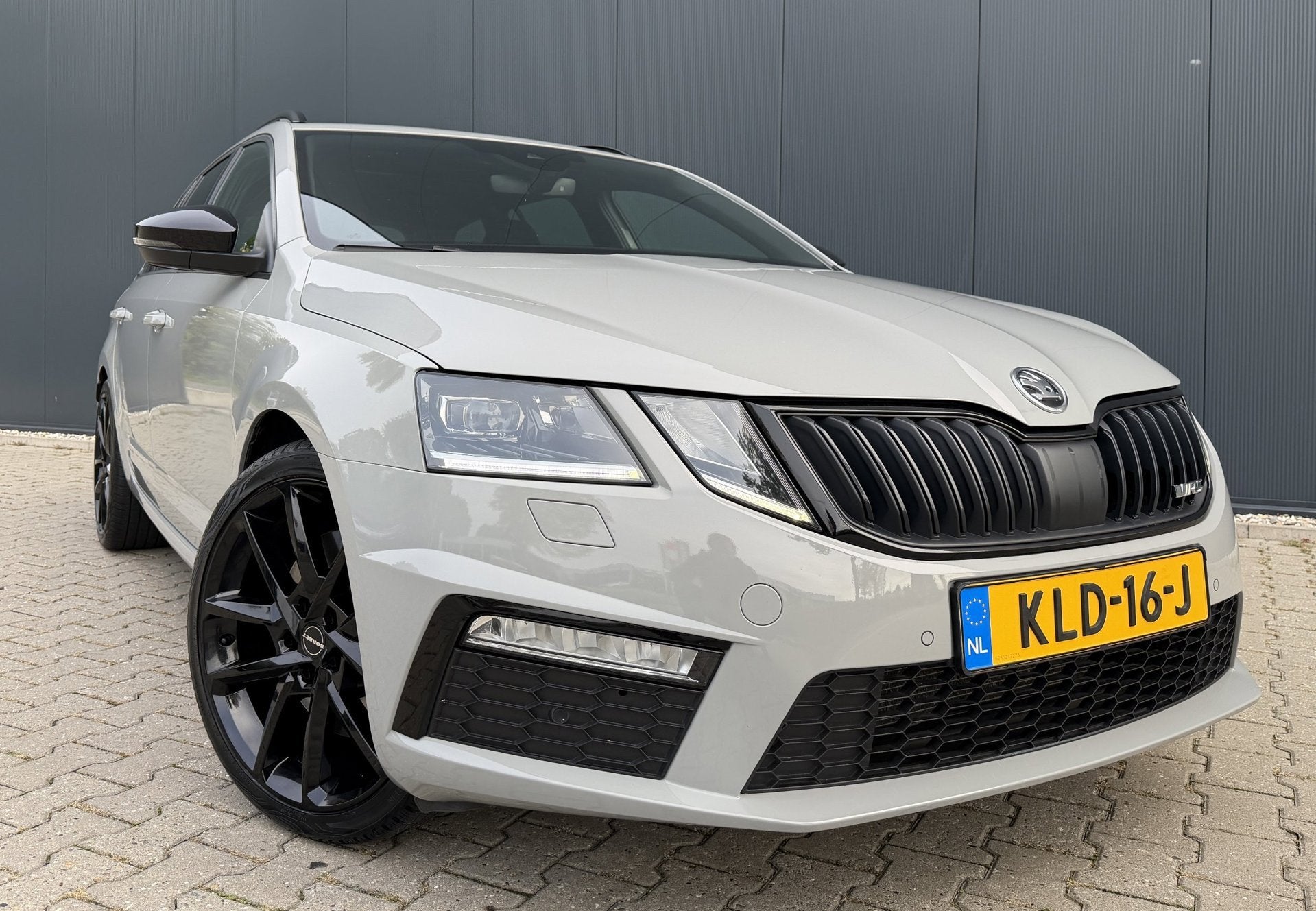 Skoda Octavia Combi 2.0 TSI RS 245PK Aut. Canton LED Sfeer, Auto's, Dealer onderhouden, Gebruikt, Euro 6, 4 cilinders