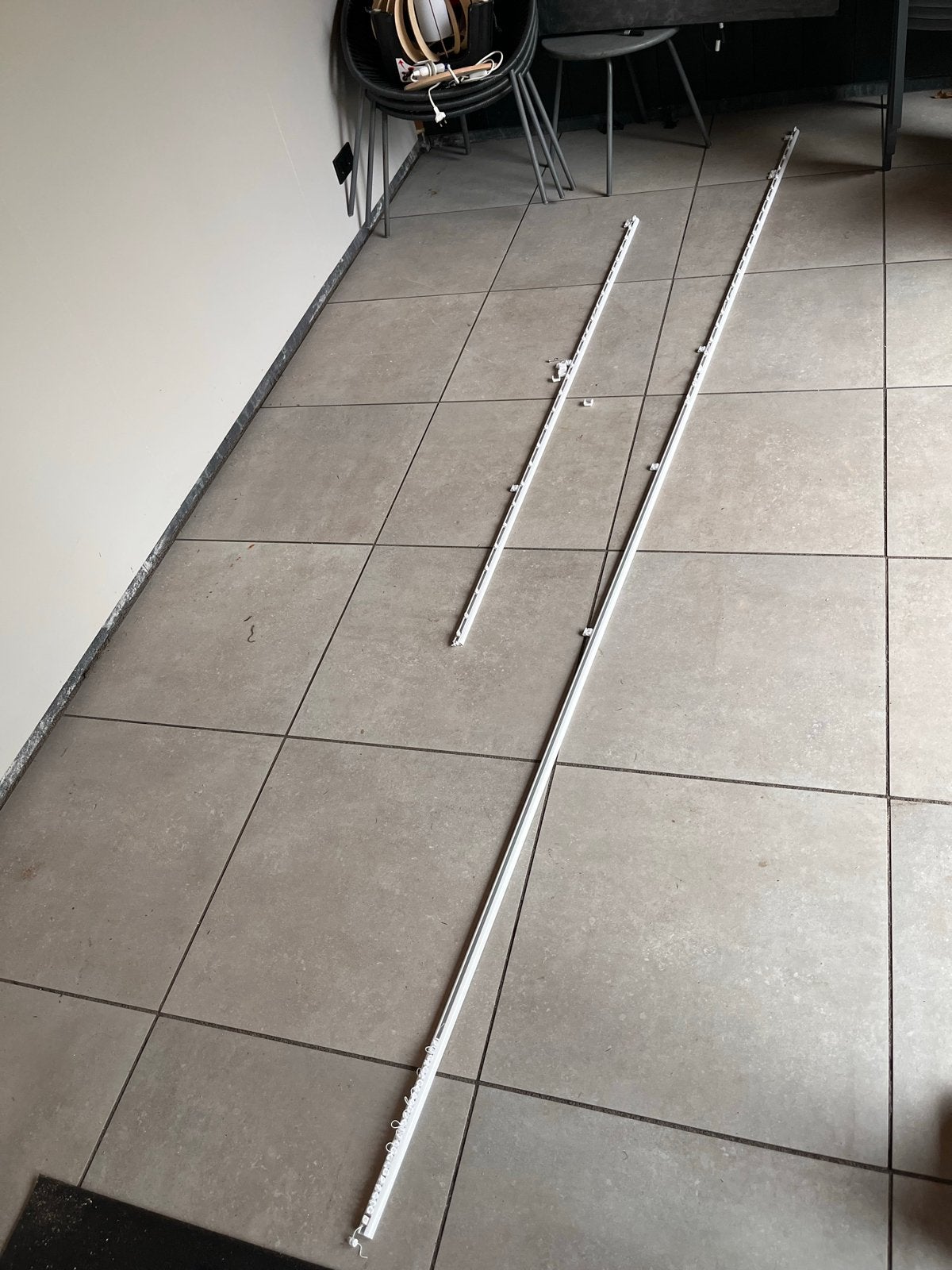 2 Gordijnrails - 3.615m en 1.9m, Wit, Metaal, Zo goed als nieuw, Overige typen