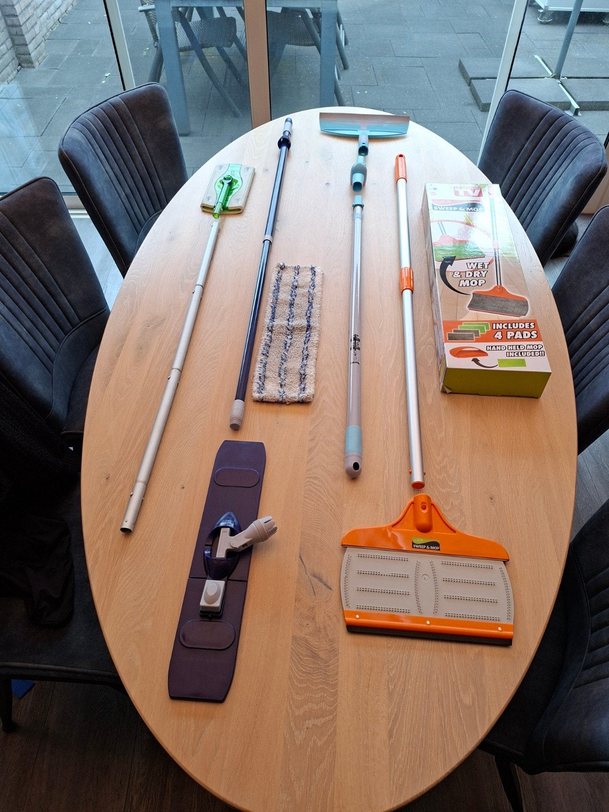 Diverse schoonmaakartikelen: Moppen, Swiffer, Raamwisser,, Ophalen
