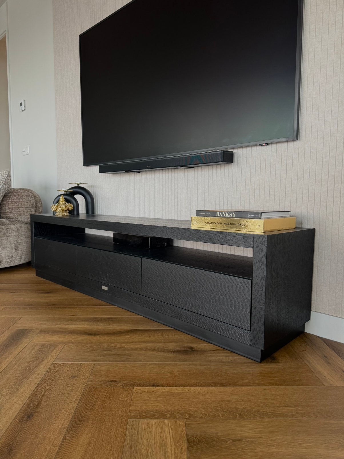 Tv Dressoir Sakura 185x40x45 cm - Nieuw van €1588 voor €700, Huis en Inrichting, Kasten | Televisiemeubels, Ophalen, Zo goed als nieuw
