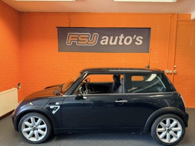 Mini Cooper One 1.6 90PK / COOPER ONE / 7-EDITION / AIRCO!, Voorwielaandrijving, Gebruikt, Zwart, 4 cilinders