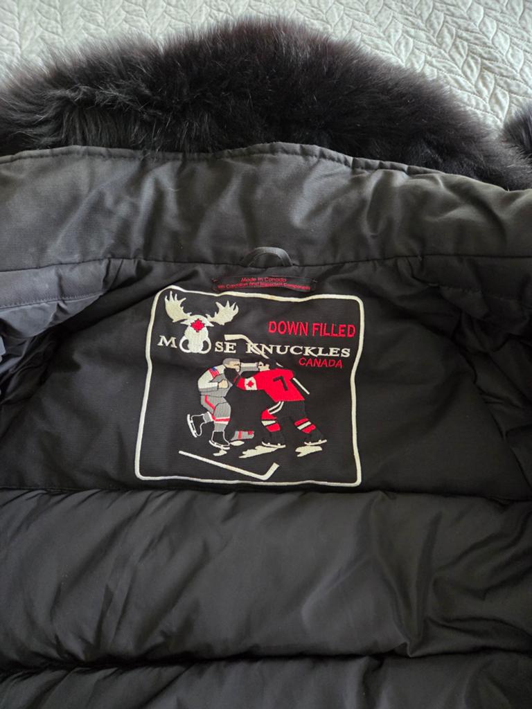 Moose Knuckles bomberjack met bontkraag - Maat S/P, Ophalen, Zwart, Zo goed als nieuw, Maat 36 (S)