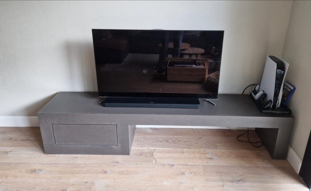 TV-meubel betonlook antraciet, Huis en Inrichting, Kasten | Televisiemeubels, Ophalen, Overige materialen, 150 tot 200 cm, Zo goed als nieuw