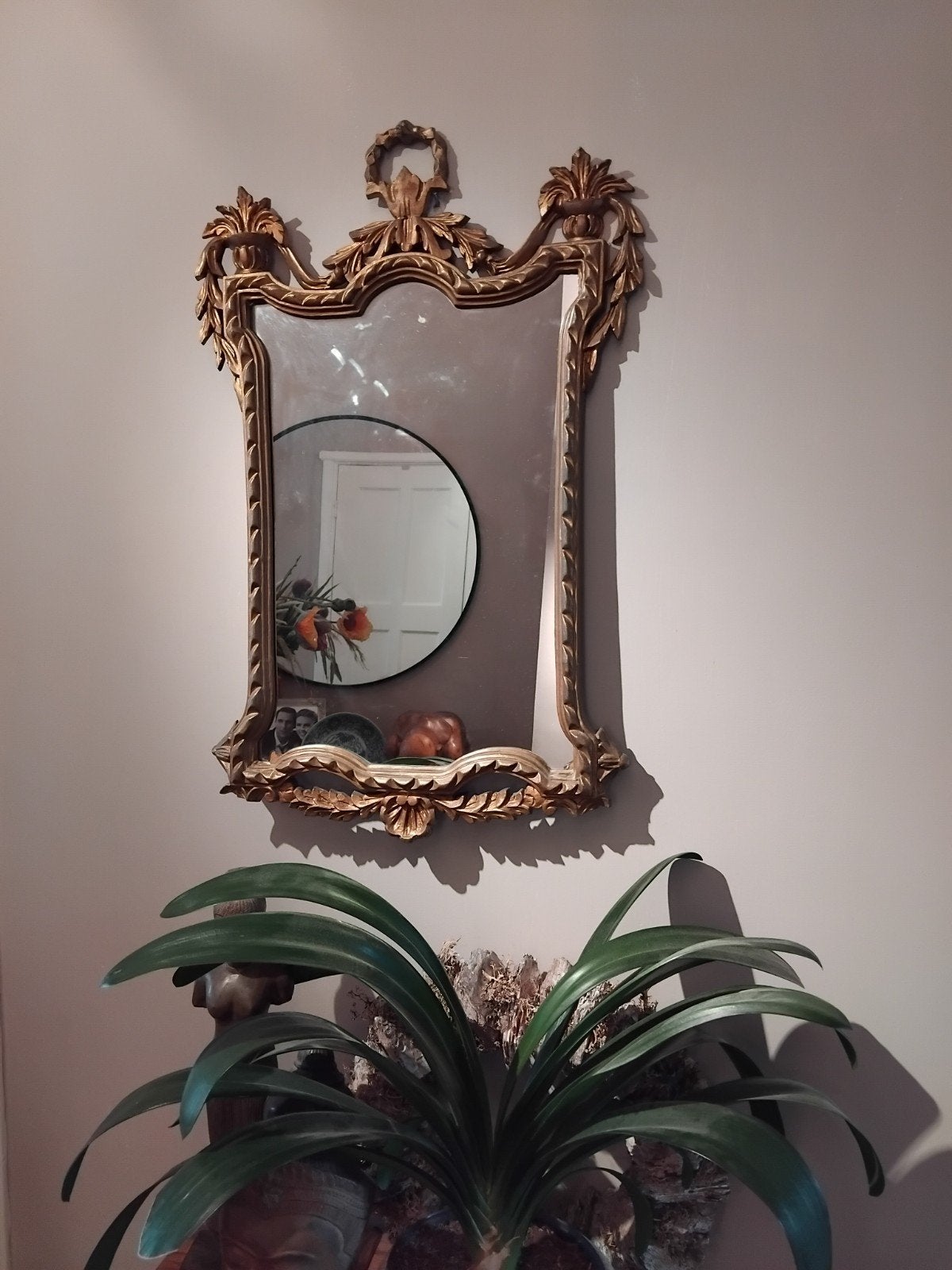 Antieke Gouden Spiegel met Sierlijke Lijst, Ophalen of Verzenden, Overige vormen, 50 tot 100 cm, 100 tot 150 cm