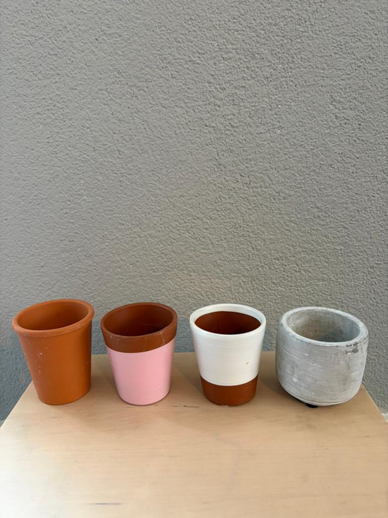 4x klein terracotta potjes. Koopje €2, Rond, Ophalen of Verzenden, Zo goed als nieuw, Balkon