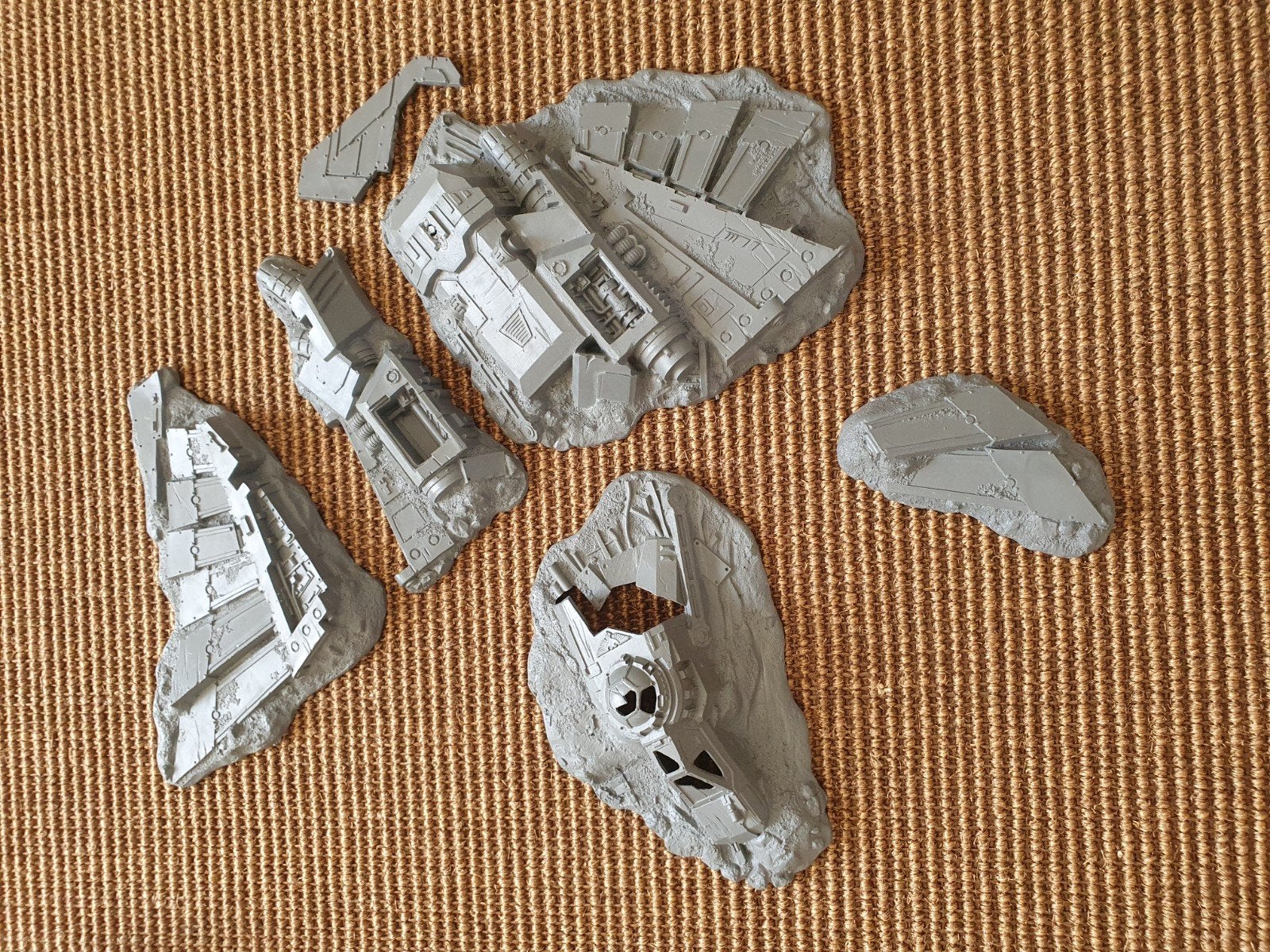 Warhammer 40K Battle for Macragge Crashed Aquila Lander, Ophalen of Verzenden, Zo goed als nieuw, Warhammer 40000, Toebehoren