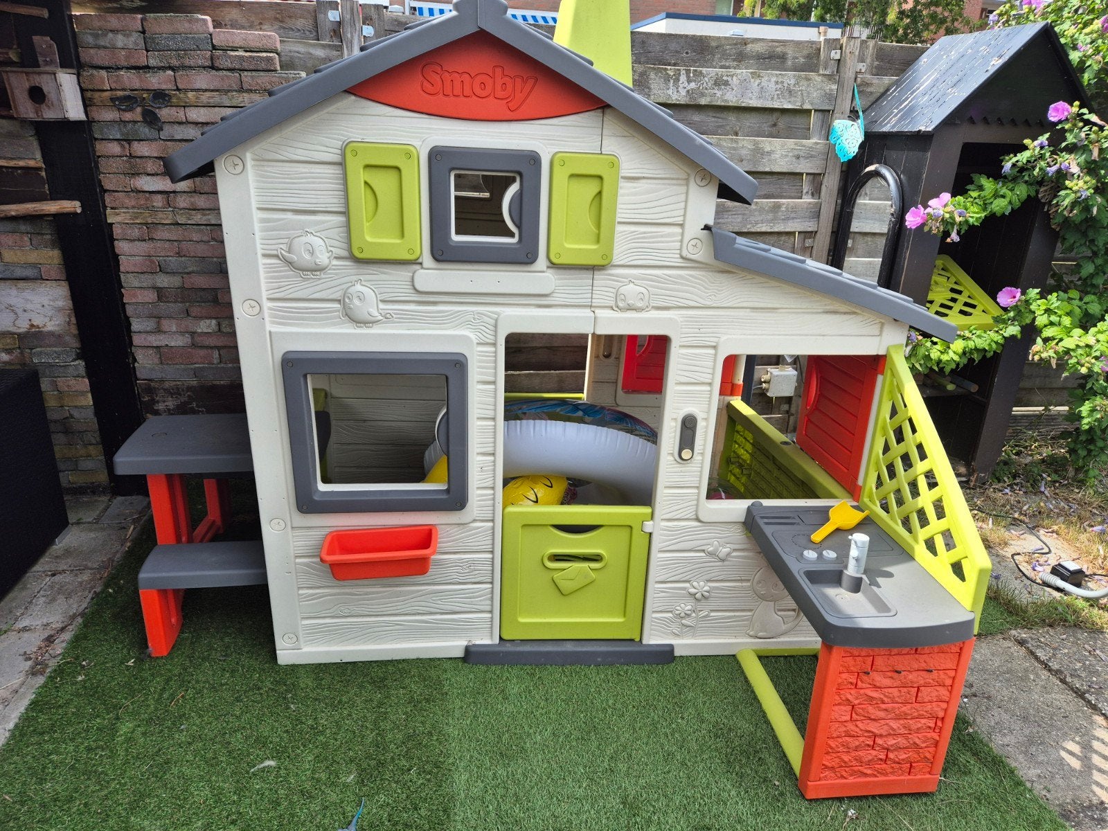 Smoby Speelhuisje met keuken en picknicktafel, Ophalen of Verzenden, Gebruikt, Kunststof