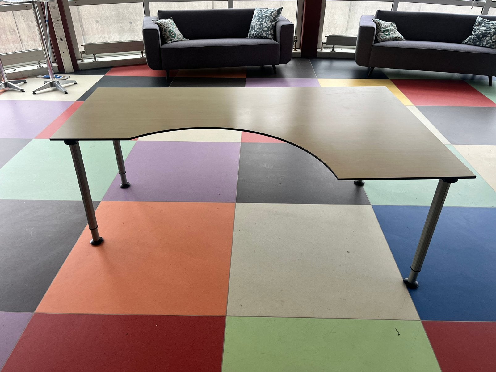 Bureau tafel in hoogte verstelbaar, Ophalen, Zo goed als nieuw