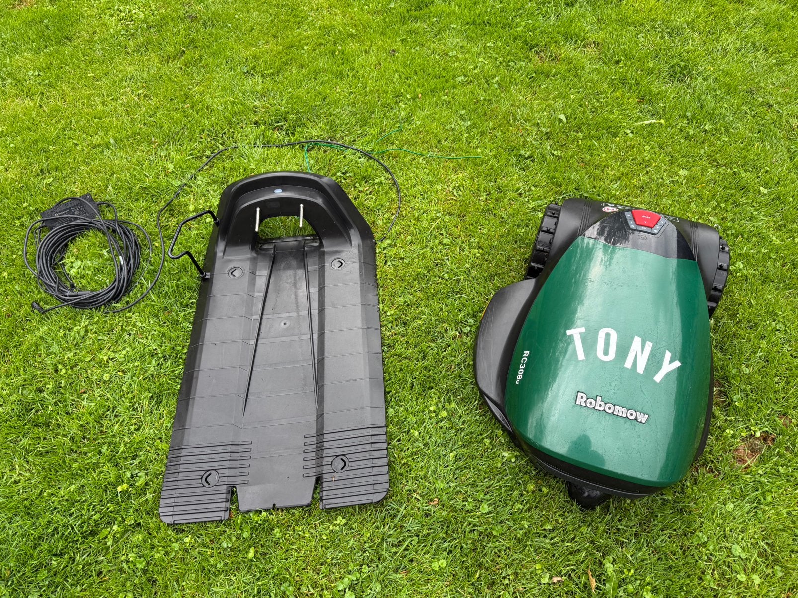 Goed onderhouden Robomow RC308U, Ophalen, Zo goed als nieuw, 20 tot 25 cm, Met regensensor