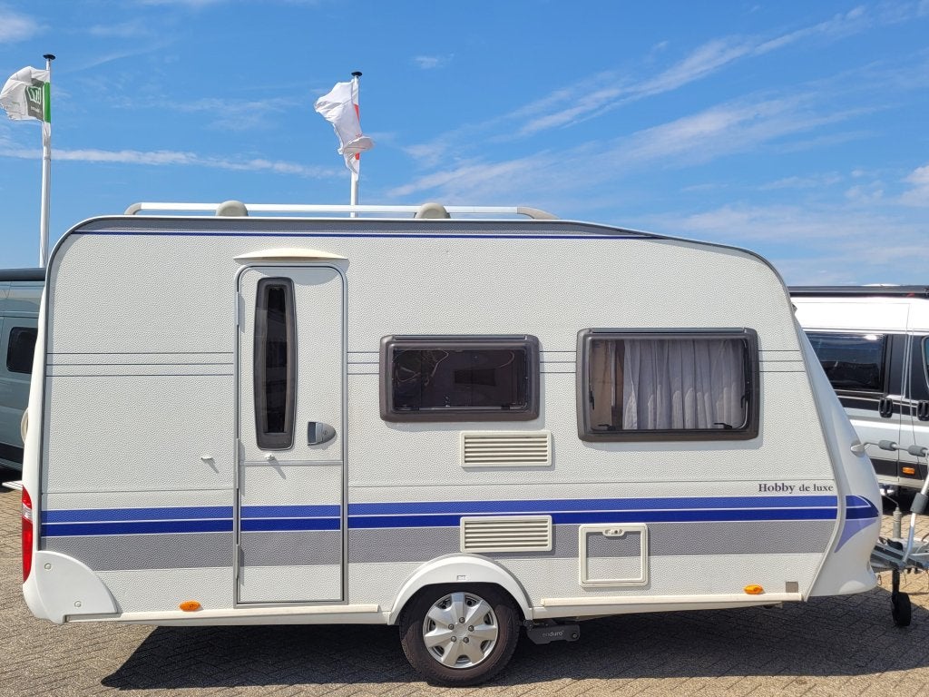 Hobby De luxe Easy 400 KB STAPELBED/VOORTENT/MOVER, Caravans en Kamperen, Standaardzit, Bedrijf, 750 - 1000 kg, Overige typen