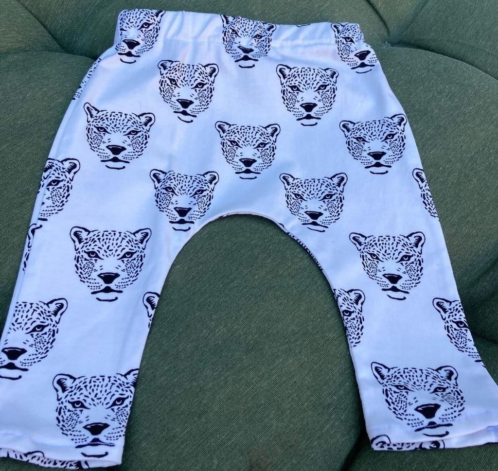 Baby harem broek panter wit maat 68 handmade NiEUW, Ophalen of Verzenden, Nieuw, Jongetje of Meisje, Broekje