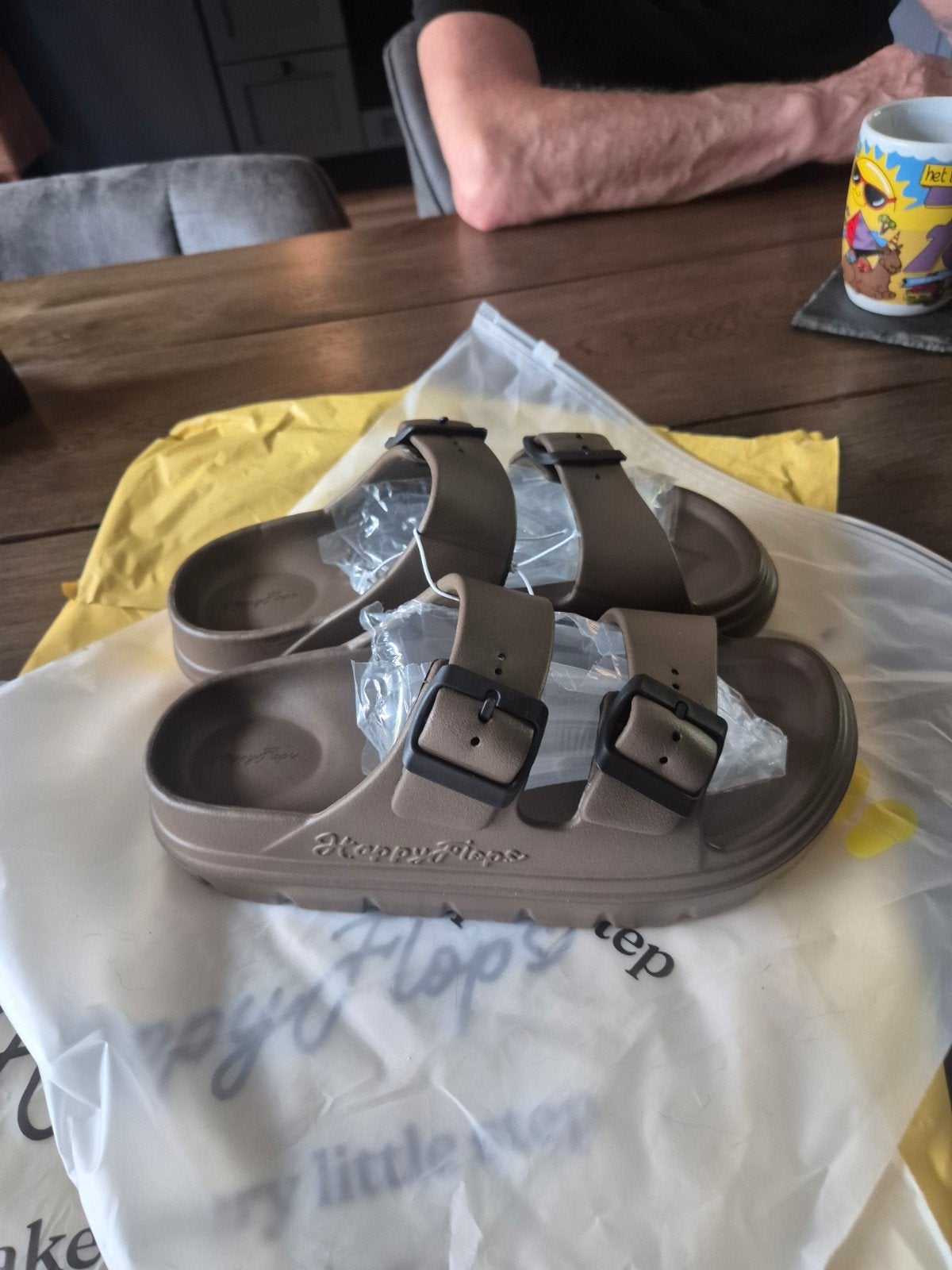 Happy Flops slippers maat 36 - Bruin en Zwart (Nieuw), Kleding | Dames, Schoenen, Ophalen, Nieuw, Bruin