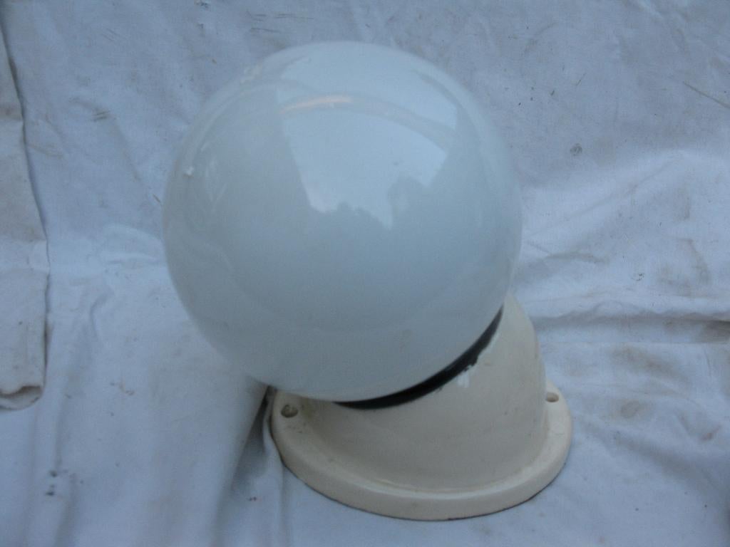 Antieke wandlamp bollamp porcelein, Huis en Inrichting, Lampen | Wandlampen, Ophalen of Verzenden