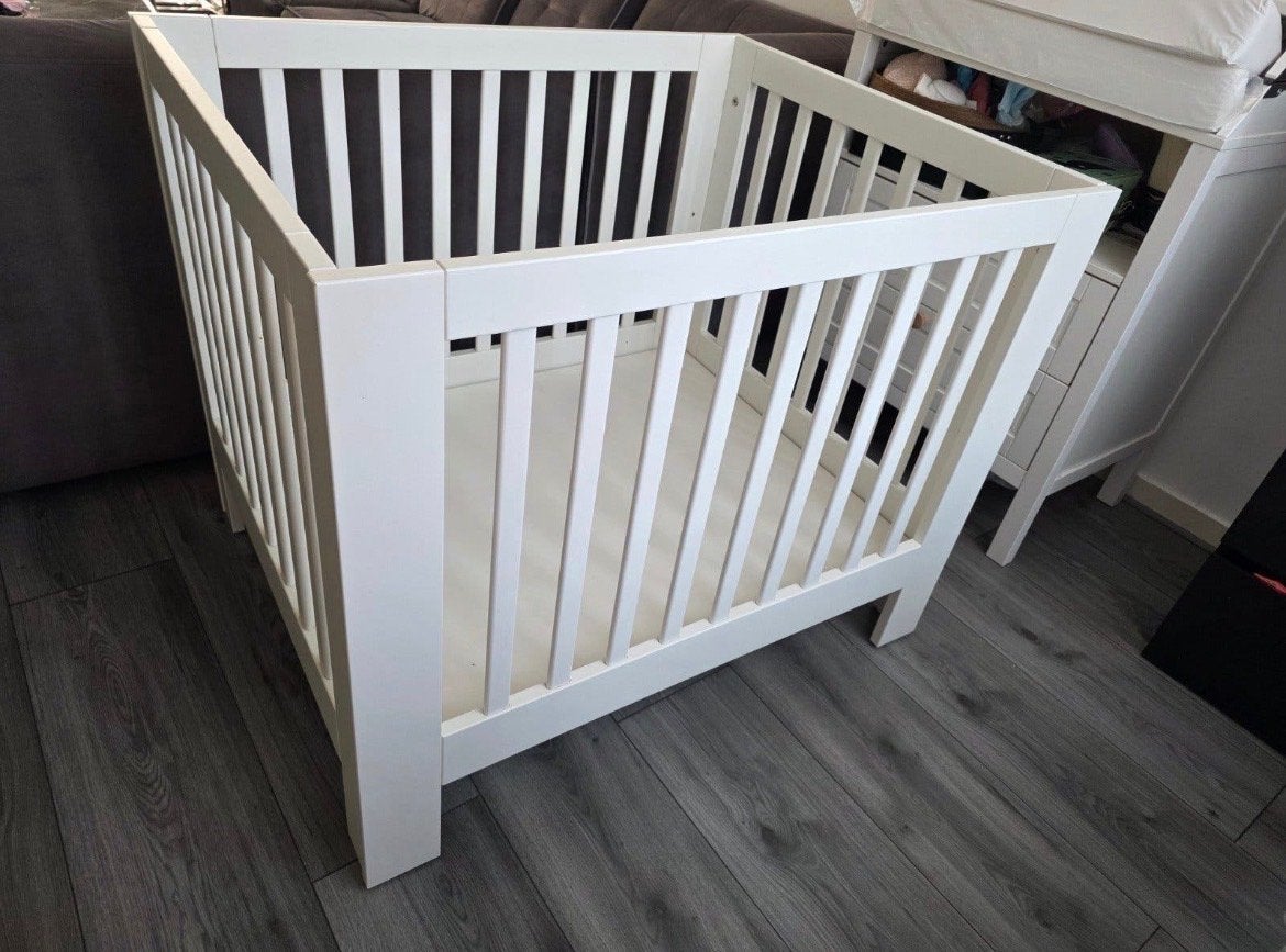 Witte baby box in hoogte verstelbaar, Ophalen, Zo goed als nieuw