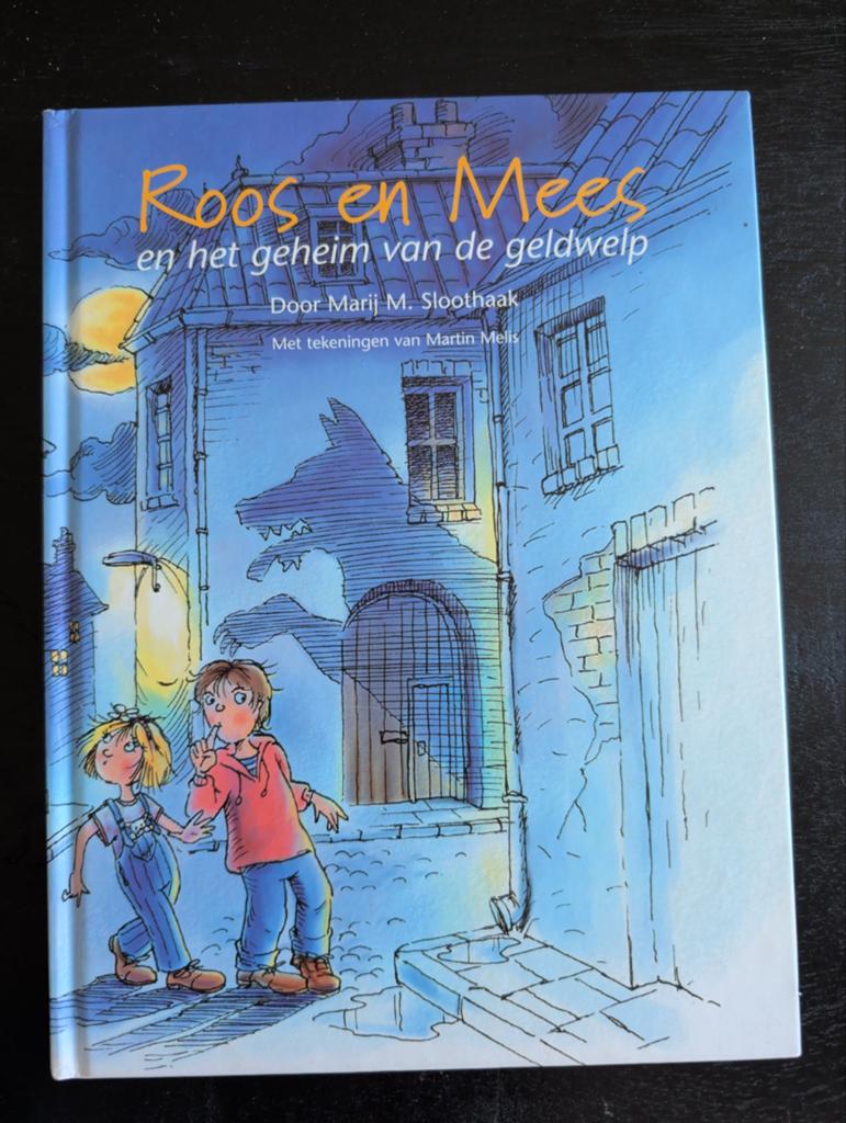Roos en Mees en het geheim van de geldwelp, Boeken, Ophalen of Verzenden, Zo goed als nieuw, Marij M. Sloothaak, Fictie algemeen