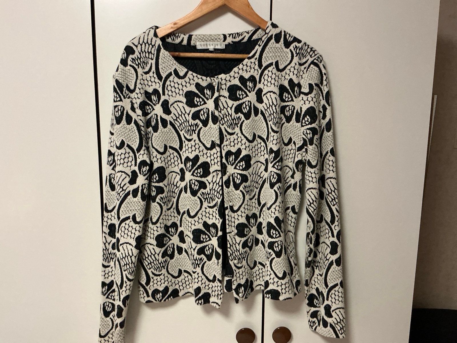 Susskind vest met bloemenprint - Maat M, Ophalen of Verzenden, Zo goed als nieuw, Maat 42/44 (L), Zwart