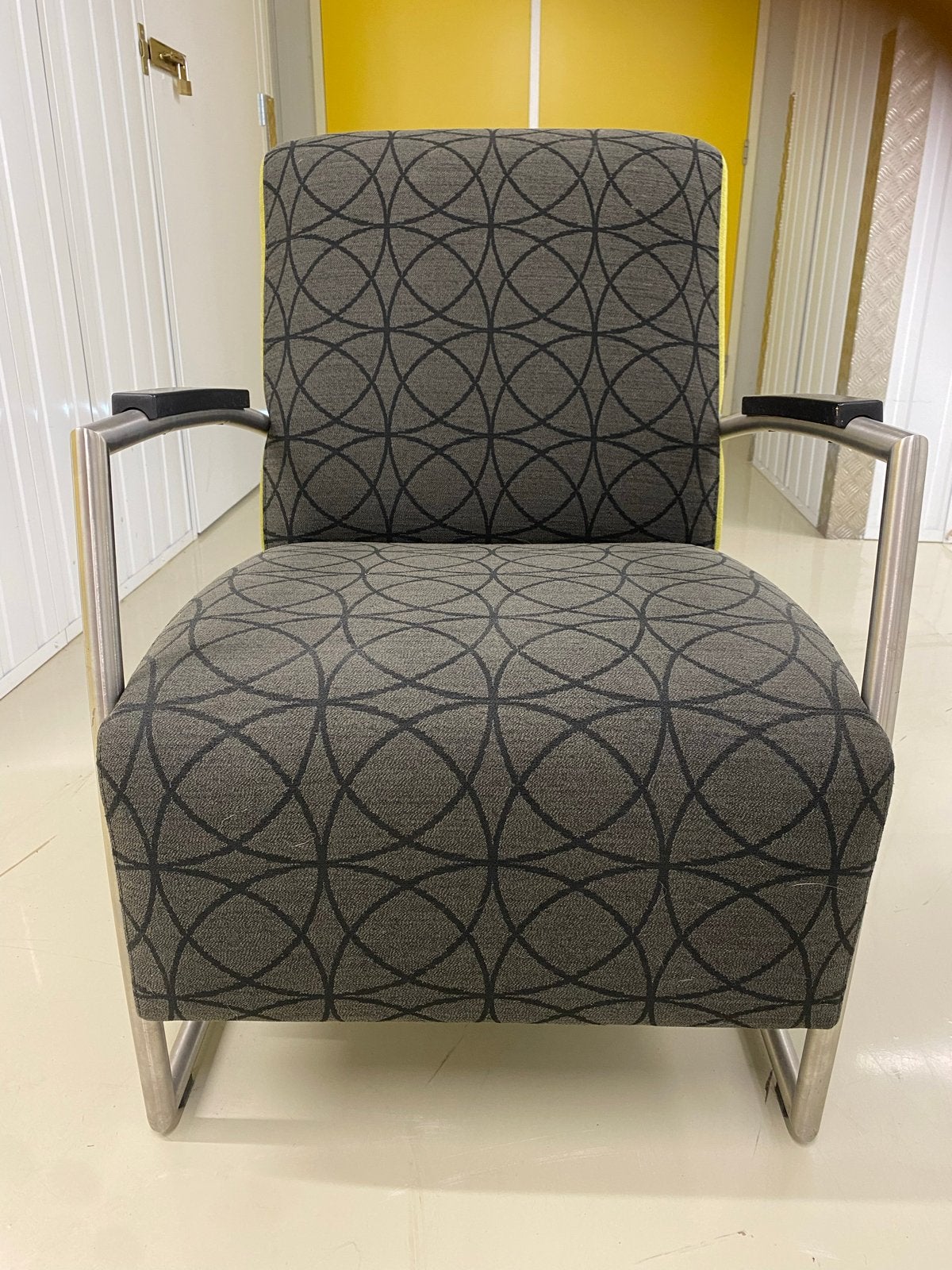 Montel Suzy fauteuil - Antraciet/Groen - Zo goed als nieuw, Ophalen, Zo goed als nieuw, Stof, 75 tot 100 cm