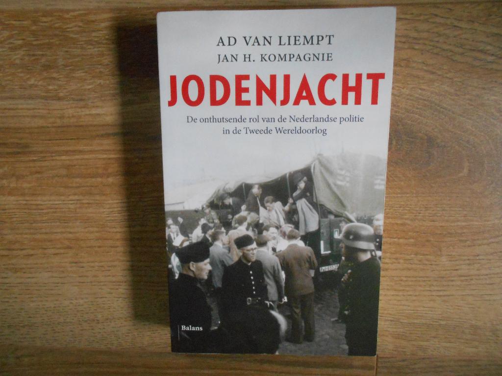 Ad van Liempt Jodenjacht, Ophalen of Verzenden, Tweede Wereldoorlog, Zo goed als nieuw, Overige onderwerpen