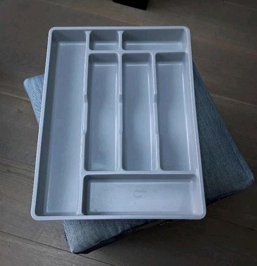 Te koop: Grijze bestek lade voor in de caravan MT:40,5x30,5, Caravans en Kamperen, Ophalen of Verzenden, Zo goed als nieuw