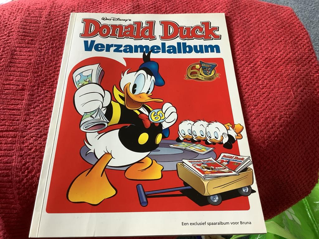Donald Duck Verzamelalbum - mist 5 stickers, Ophalen of Verzenden, Zo goed als nieuw
