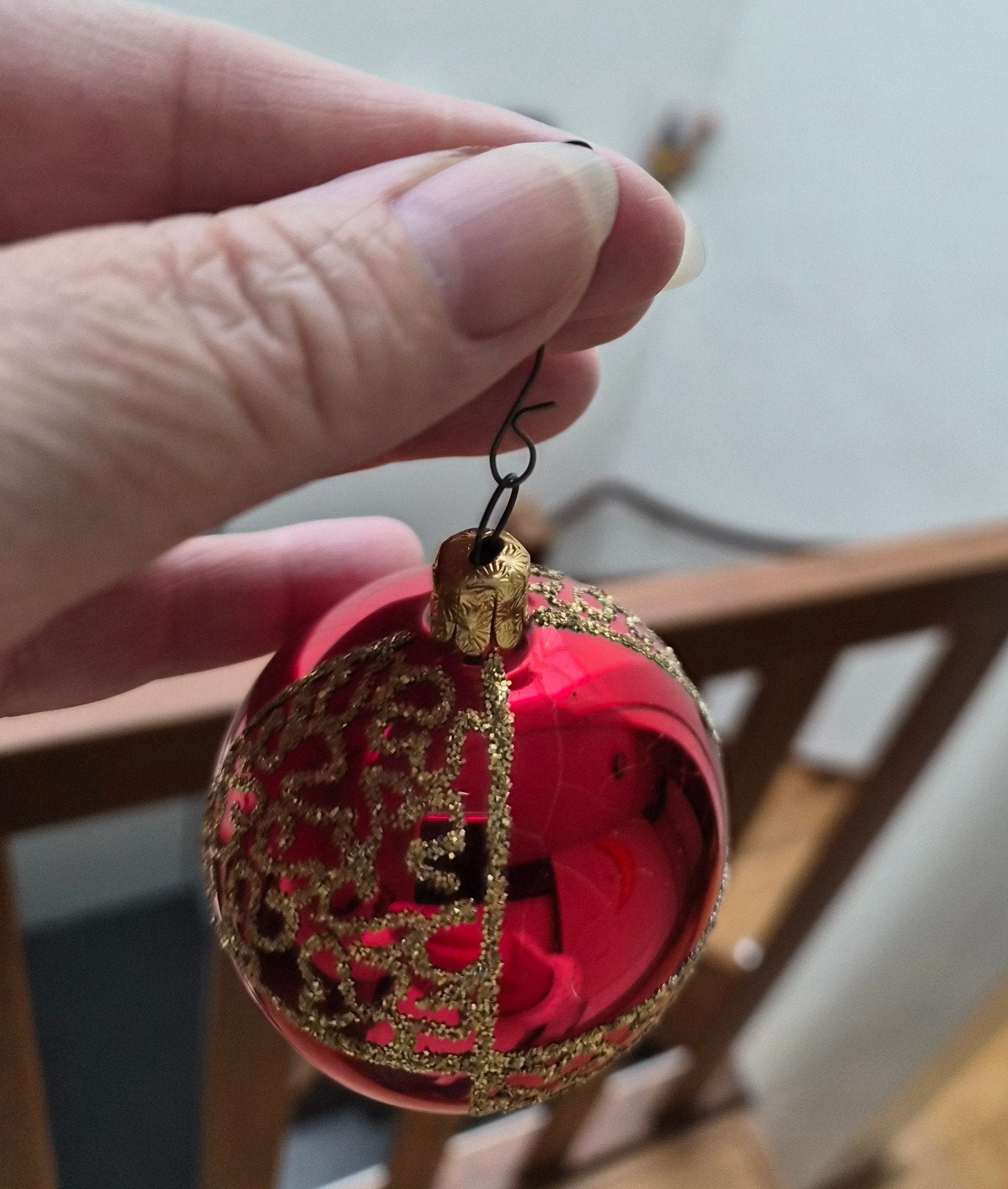 Retro Prachtige rode kerstbal (glas) met goud 1980, Ophalen of Verzenden, Zo goed als nieuw