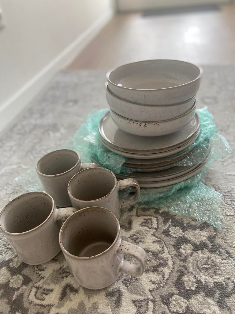 Compleet Servies - Grijs met Spikkels, Ophalen, Keramiek, Zo goed als nieuw, Effen