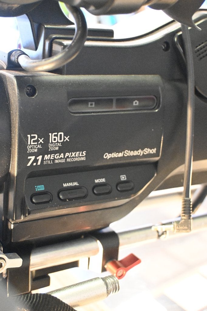 Sony HXR-MC1500 Video Camera + Statief + Tas, 1-7-1 Konan, Minato-ku, Tokyo 108-0075, Japan, Ophalen of Verzenden, 1980 tot heden