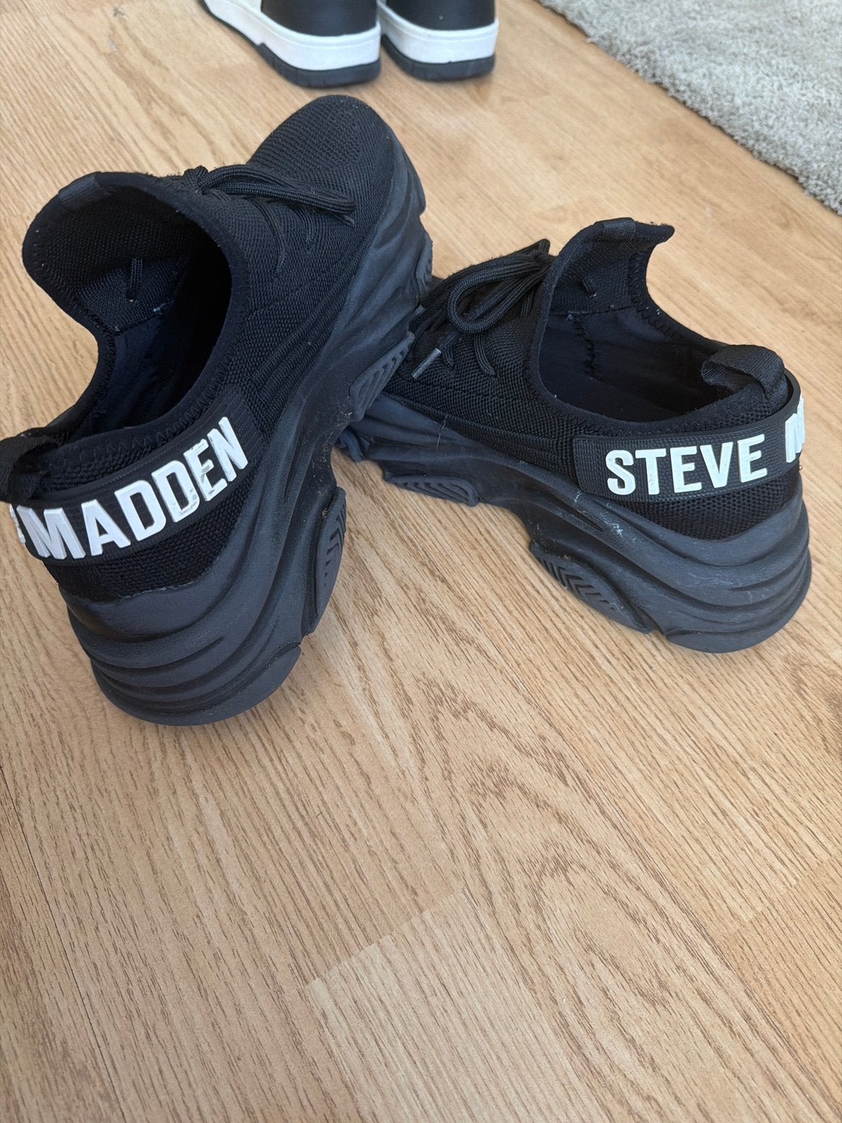 Steve Madden sneakers maat 39, Kleding | Dames, Schoenen, Ophalen of Verzenden, Gedragen, Zwart, Sneakers of Gympen