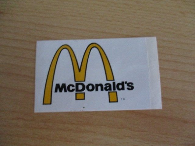 McDonalds sticker Logo 4,5x7cm, Ophalen of Verzenden, Zo goed als nieuw, Bedrijf of Vereniging