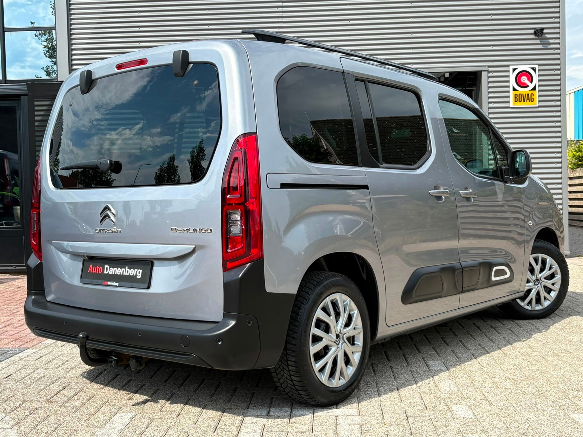 Citroen BERLINGO 1.2 PureTech Shine VOLL OPTIES GARANTIE, Auto's, Voorwielaandrijving, Dealer onderhouden, Stof, 1199 cc